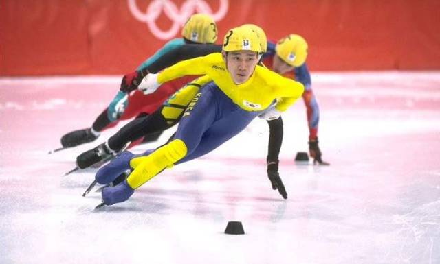 鲁本·阿莫林的曼联体系为何在边翼卫位置频频受阻？危机或将进一步加剧！